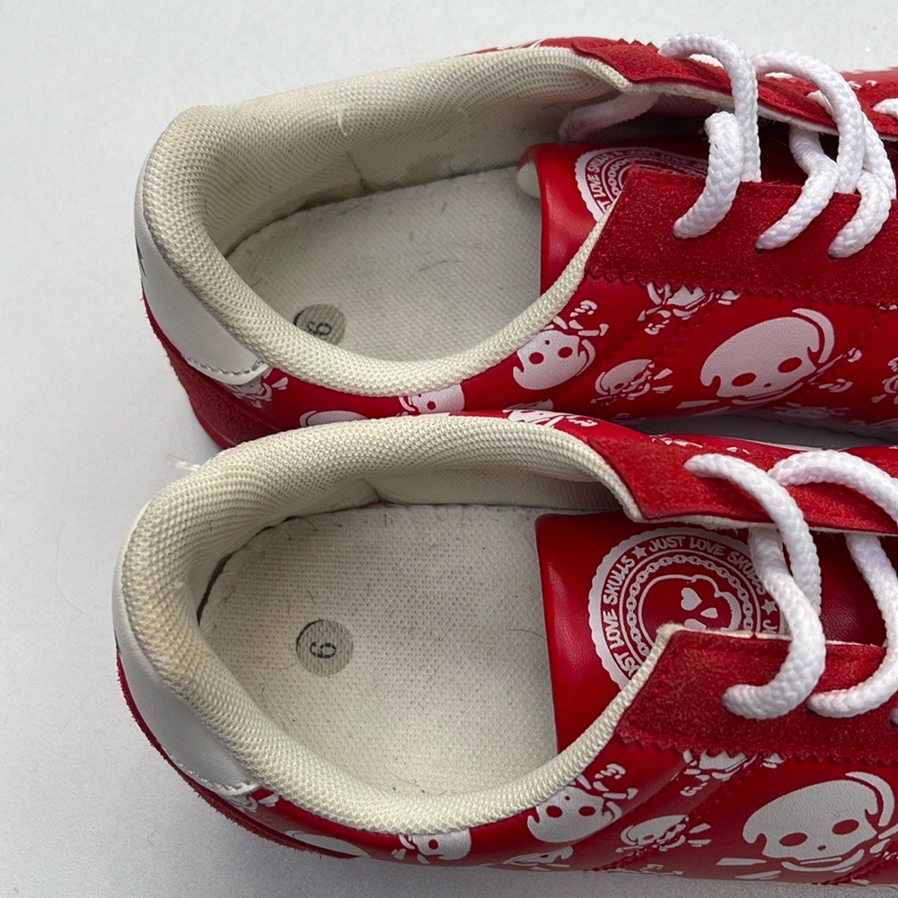 Red Skull Pattern Women's Sneakers - Picture 11 of 16